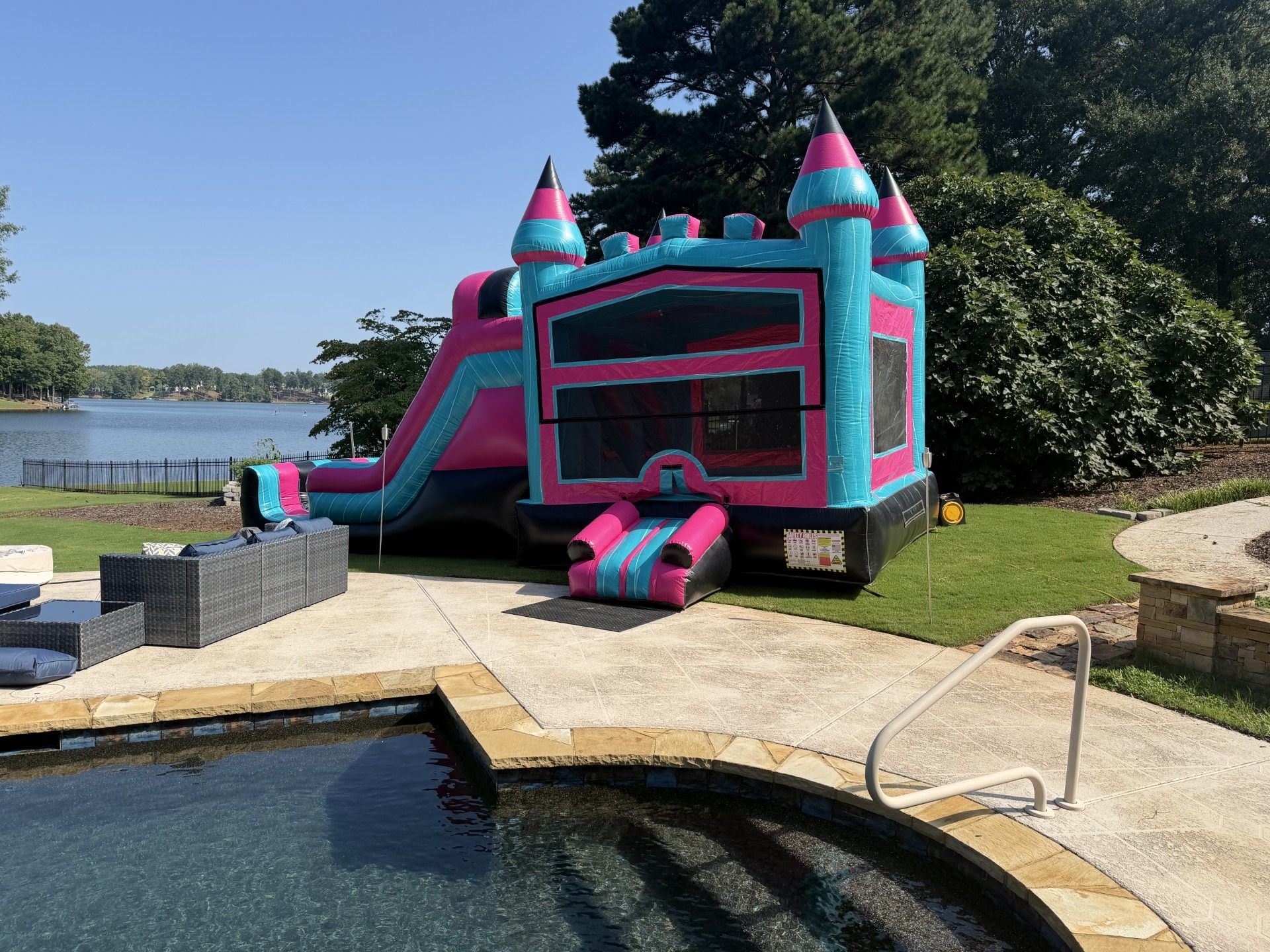 How We Clean Our Bounce Houses | Shindigz Event Rentals Newnan, GA 6 A clean Shindigz Event Rentals bounce house set up and ready for a party in Newnan, GA